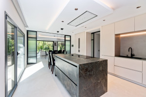 EM LASROZAS CalleCaboEstacaVares14(015)