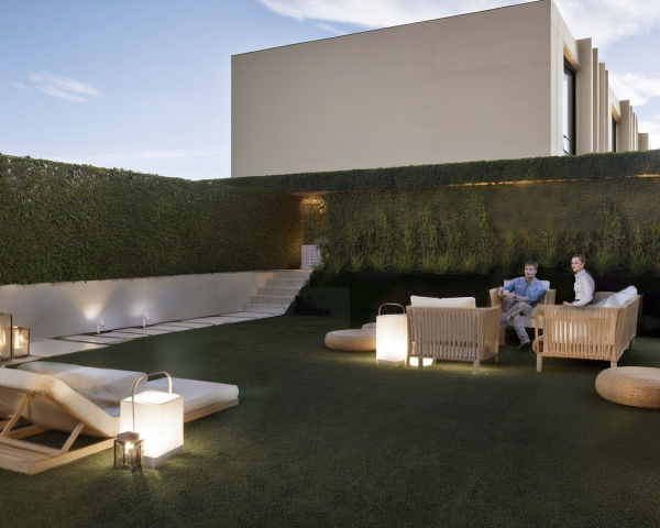 La arquitectura del bienestar familiar: Jardines y fusión interior-exterior